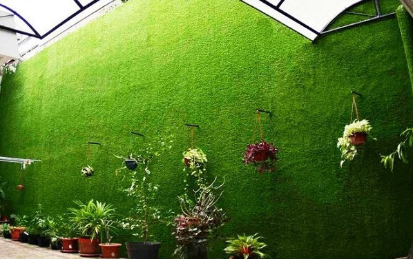 Phủ xanh tường với cỏ nhân tạo